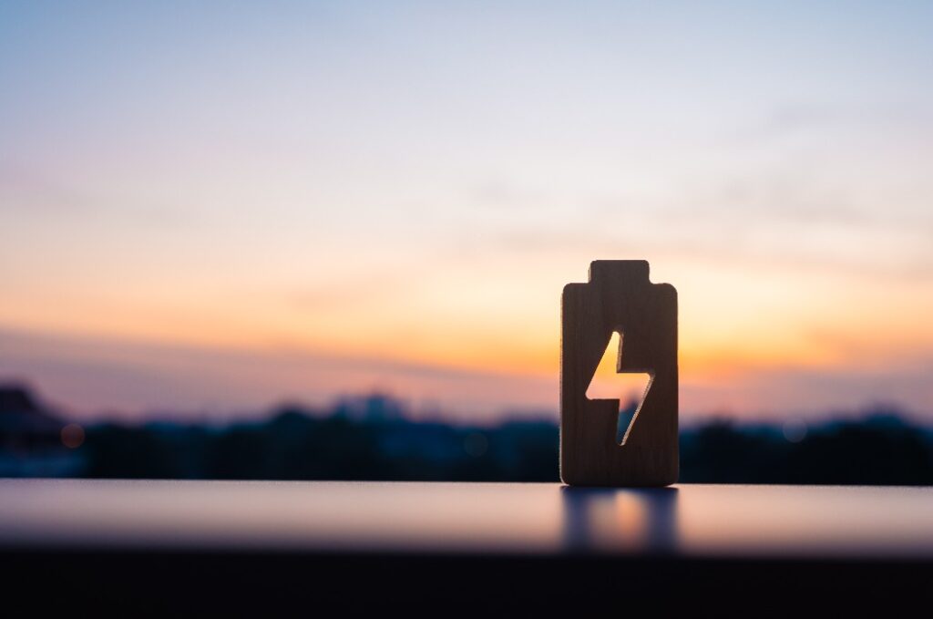 Hochleistungsbatterietechnologie für elektrische Energie mit angeschlossenem Ladekabel